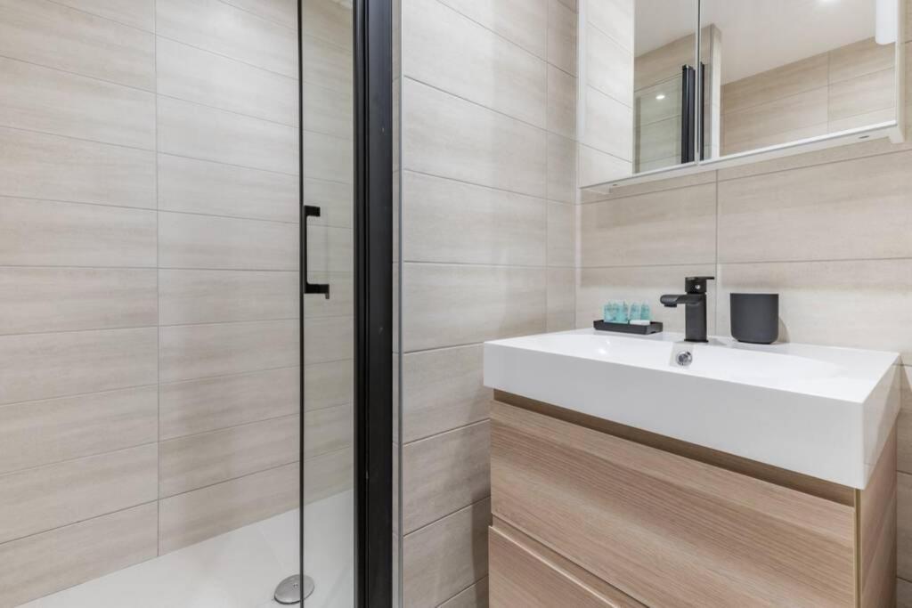 Appartement Hsh Parmentier-couronnes Ii Design 4p-1br Parijs
